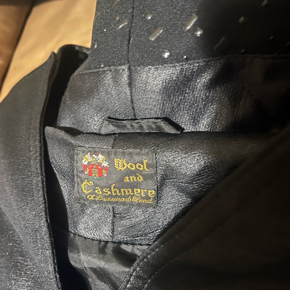 Cashmere trench coat, don’t know anything about it, if you do maybe it’s a steal